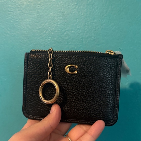 Coach Black Pebbled Leather Zip Card Case with Gold 'C' - Picture 5 of 5